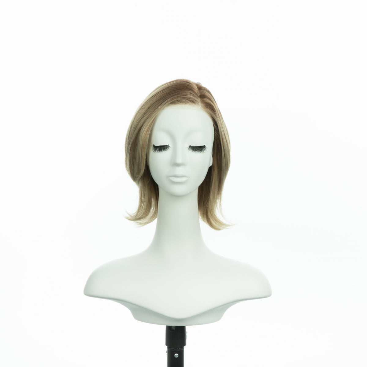 8.5-inch champagne blonde layered bob wig, front view on a mannequin