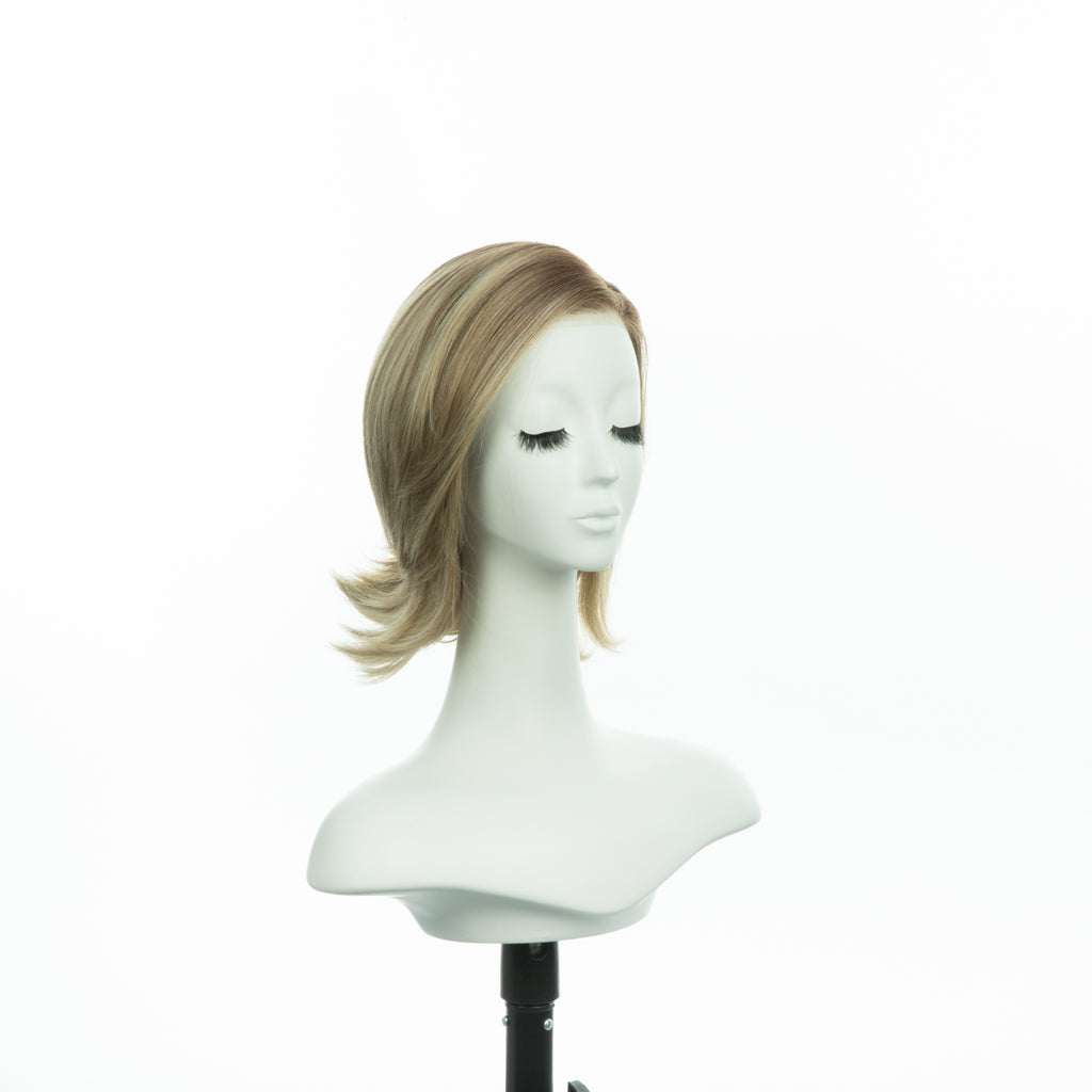 8.5-inch champagne blonde layered bob wig, three-quarter view facing right