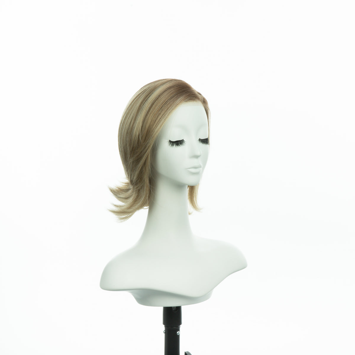 8.5-inch champagne blonde layered bob wig, three-quarter view facing right