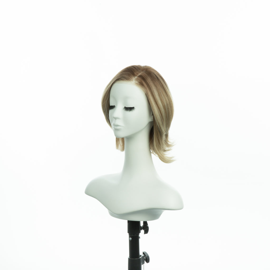 8.5-inch champagne blonde layered bob wig, three-quarter view facing left